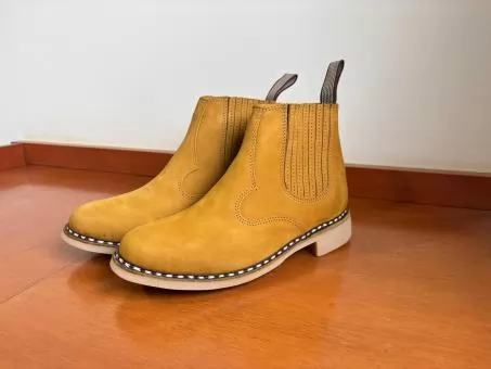 Botina em couro vira francesa