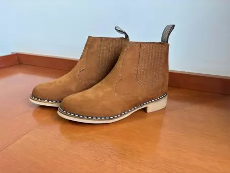 Botina em couro vira francesa