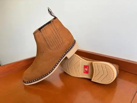 Botina em couro vira francesa - Código 27